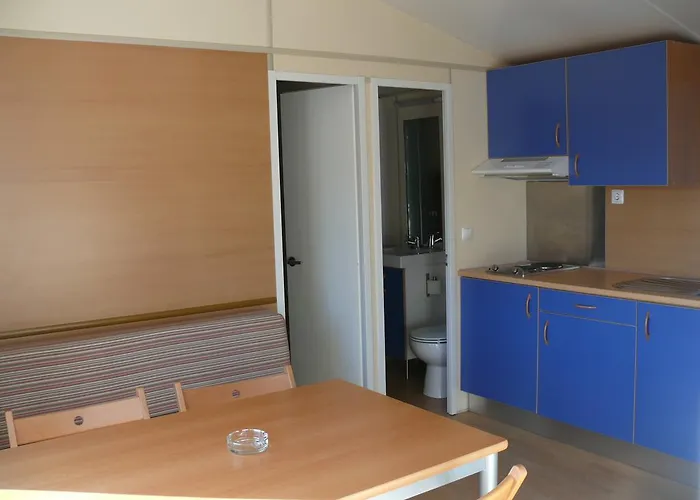 Parque De Campismo Orbitur Madalena مكان تخييم فيلا نوفا دي غايا